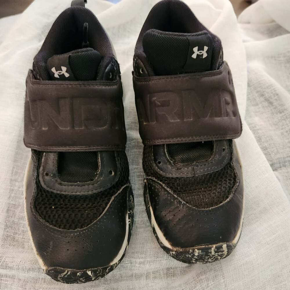 Boys Under Armour 2.5Y Black Sneakers